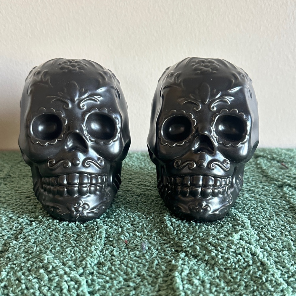 Luminara Halloween Skull Taper Candle Holders Black Set of 2 NEW!